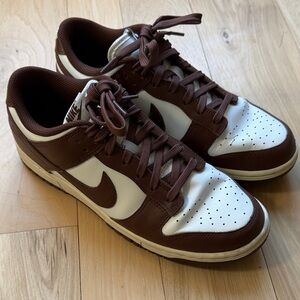Woman’s Nike dunks size US 10